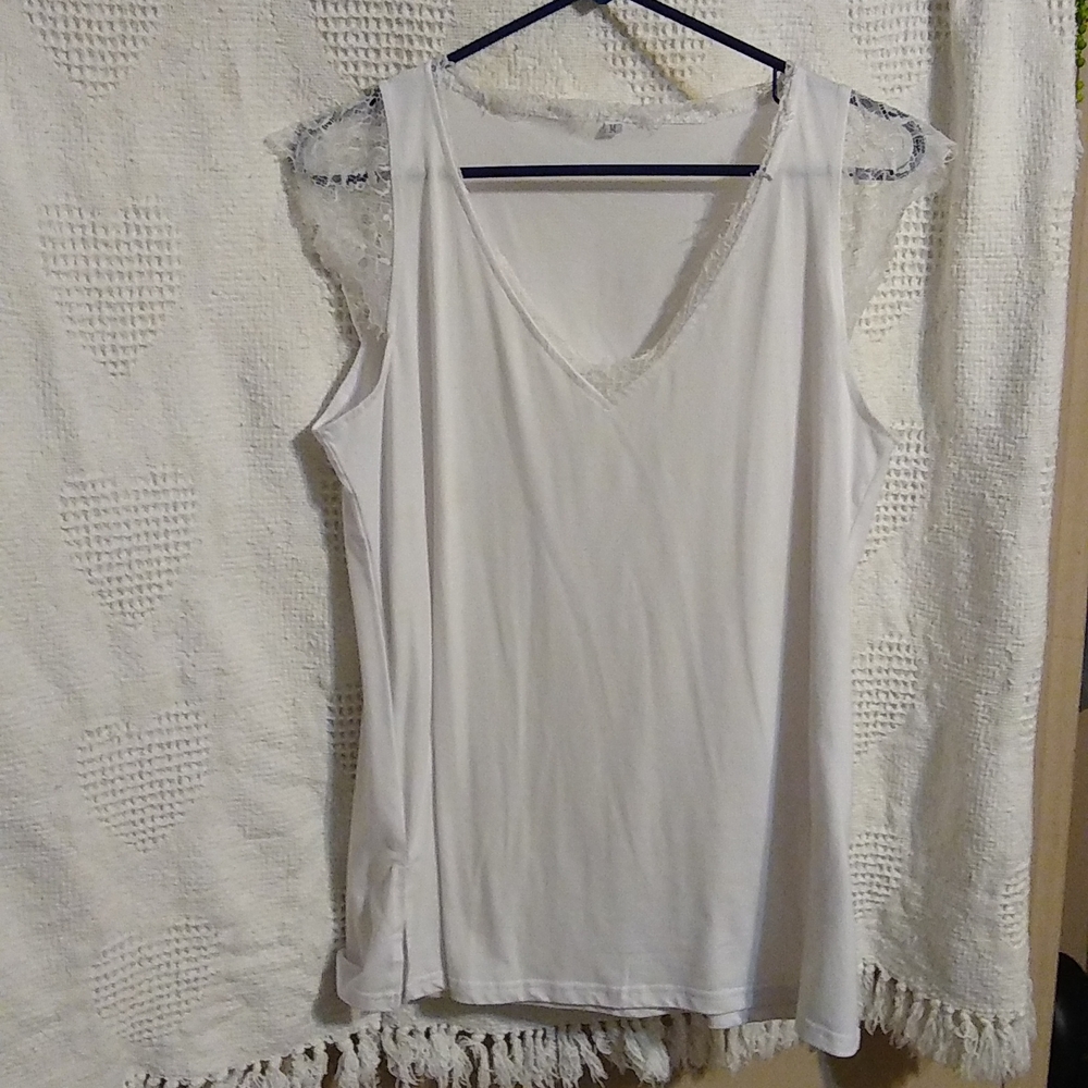 Women's white lace tanktop